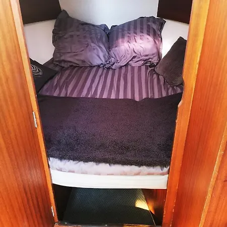 Nuit Insolite Sur Un Bateau Chauffe Botel *