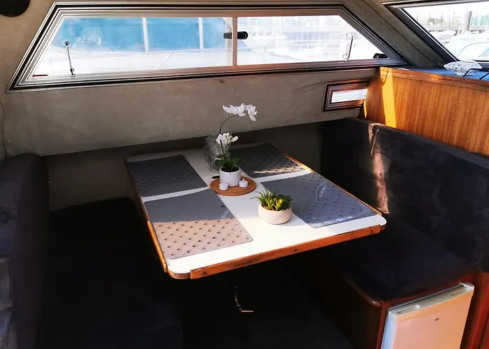 Nuit Insolite Sur Un Bateau Chauffé Bateau-hôtel *