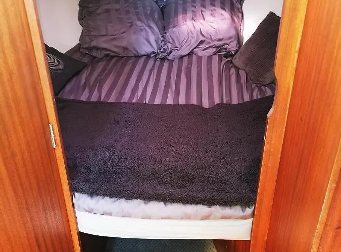 Nuit Insolite Sur Un Bateau Chauffé Bateau-hôtel *